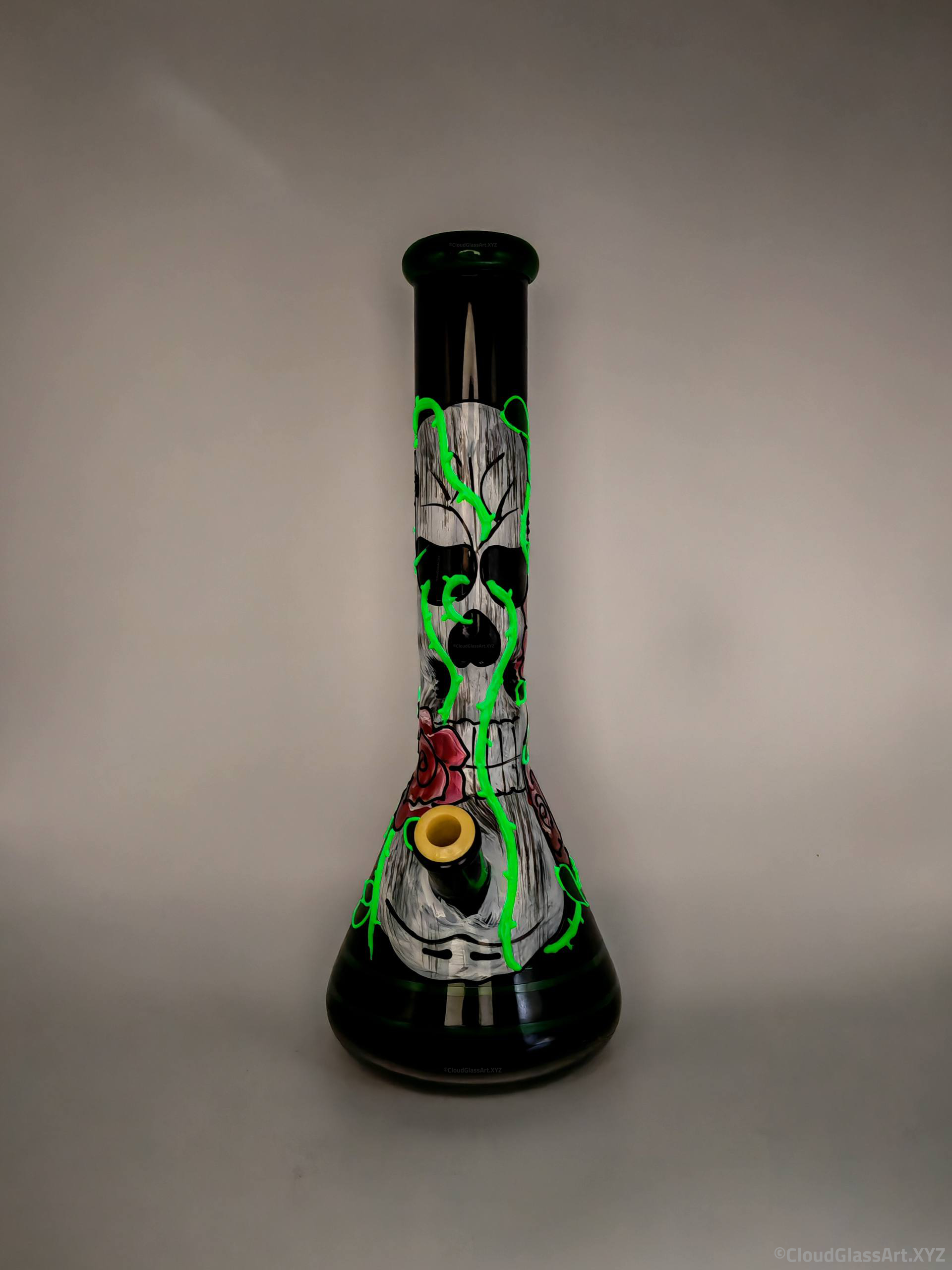 Luminous Skull Glass Bong Water Pipe ©CloudGlassArt